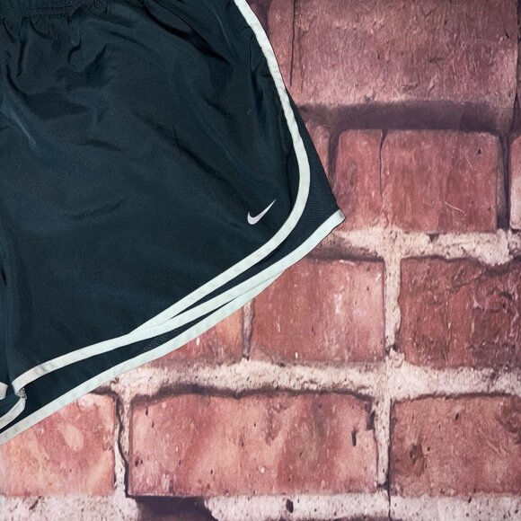 Nike Running Shorts Women’s Extra Large 1X Athletic Green Check Swoosh Logo - Picture 3 of 16